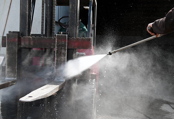 Best Pool Deck Cleaning  in Justice, IL